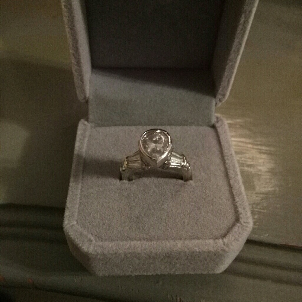 Old Beautiful sterling silver .925 engagement ring
